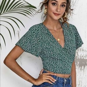 🌞 3 for $15 | Floral Wrap Top